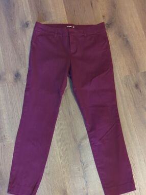 Old Navy Pixie Ankle Pants in Burgundy